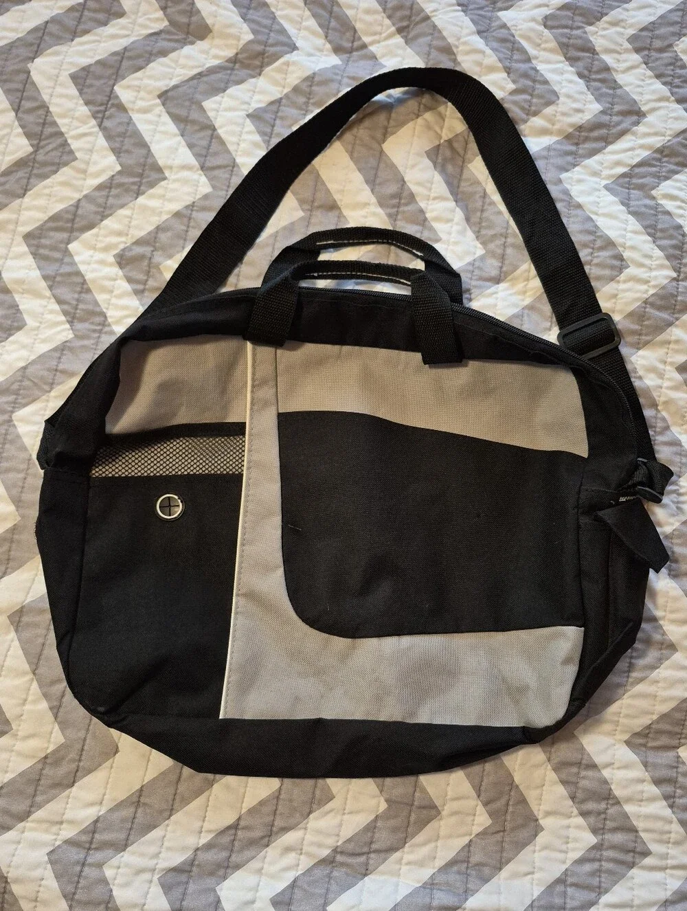 ❤️🔥 Leeds Messenger Small Carry On Travel Bag
